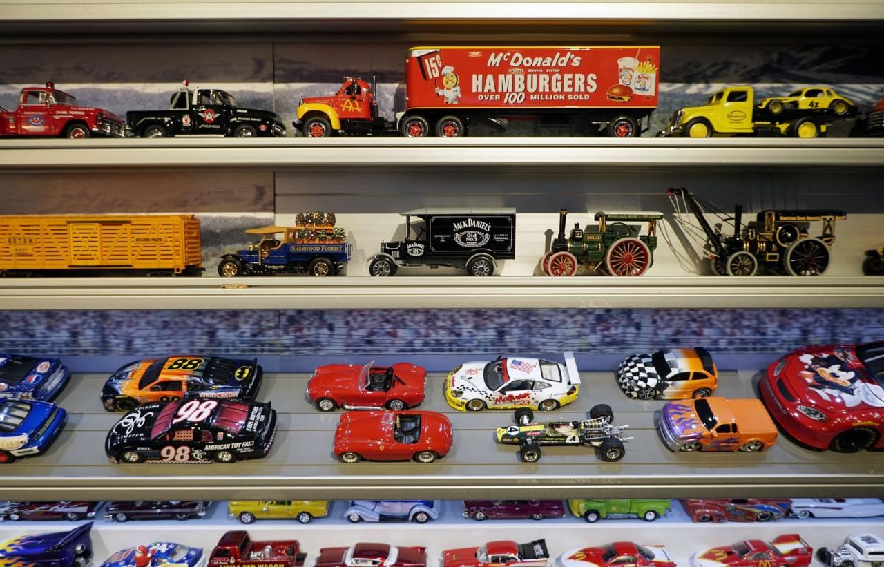 Display diecast case cabinet 64 wheels hot cars scale matchbox