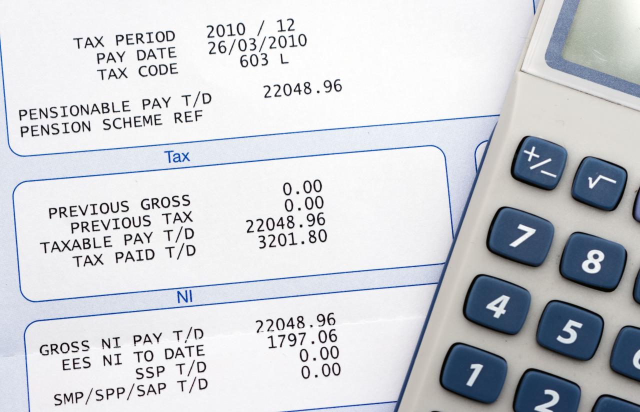 How much does an employer pay for payroll taxes