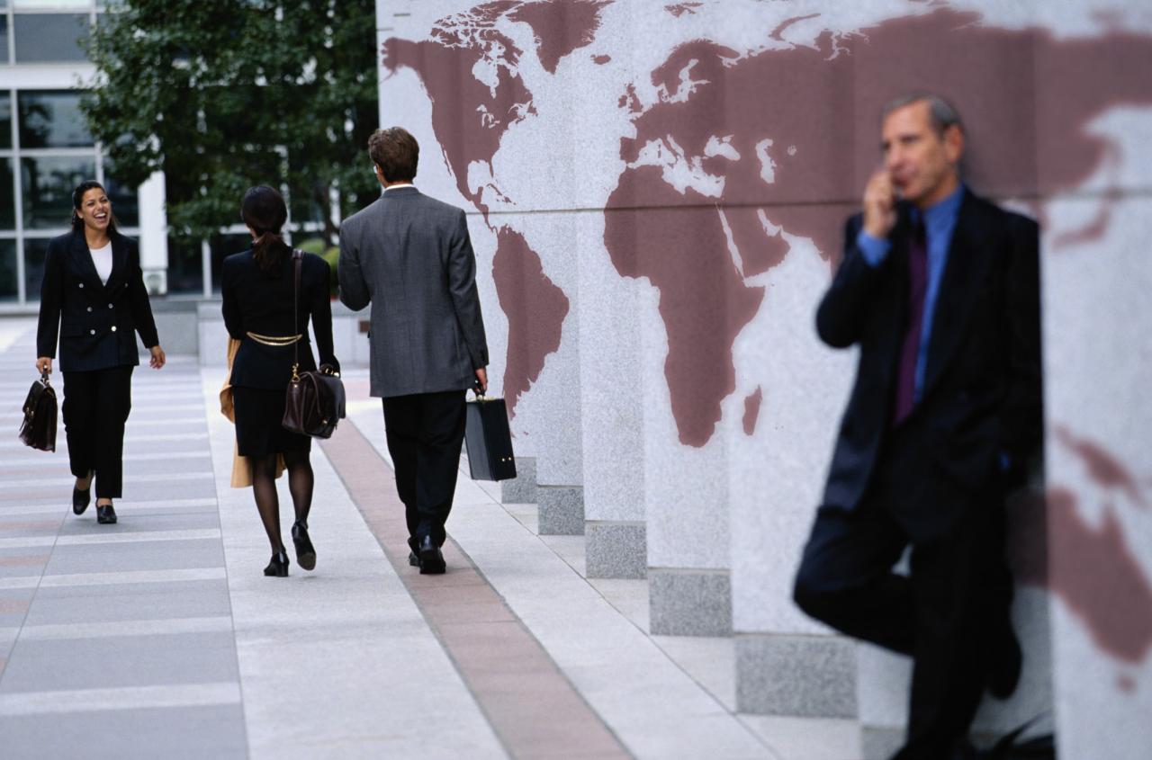 How to become an international management consultant