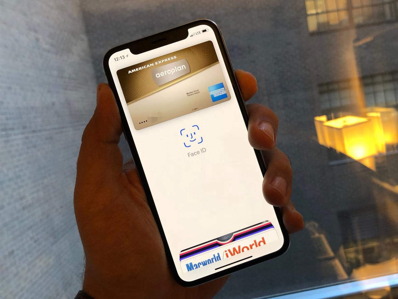 How to use apple pay on an iphone xr