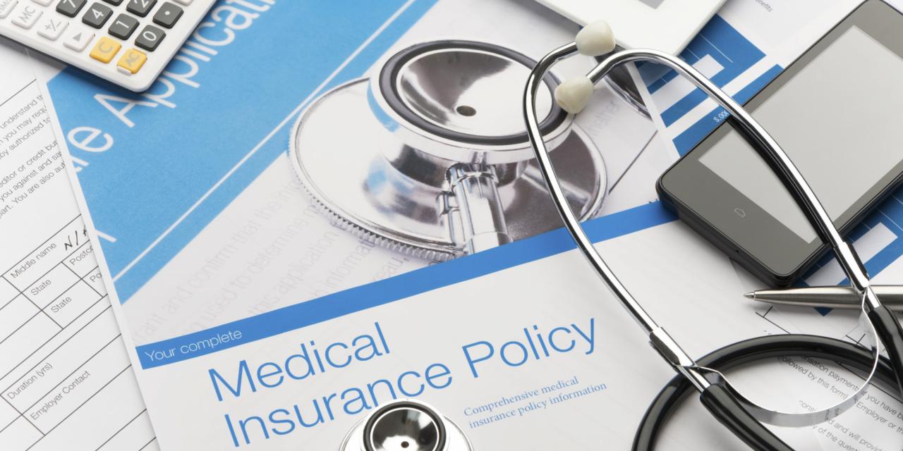 An insurance policy pays a total medical benefit